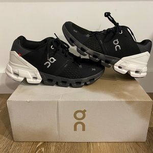 BRAND NEW: On Cloudflyer 4 Running Shoe Black & White - W 8.5 - On Cloud Running